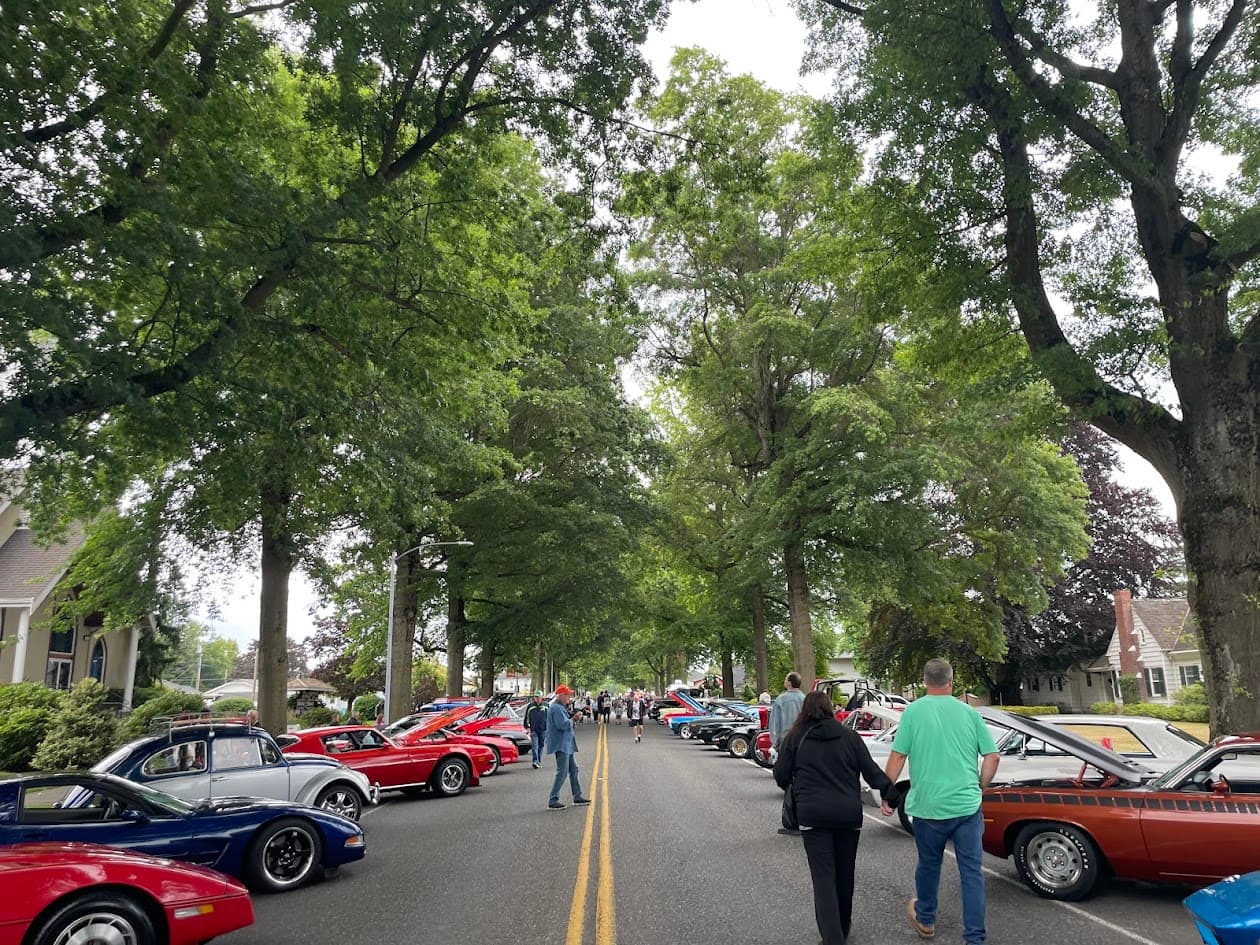Front street during the raspberry festival